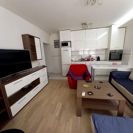 Skopje Contemporary Apartment Esterno foto